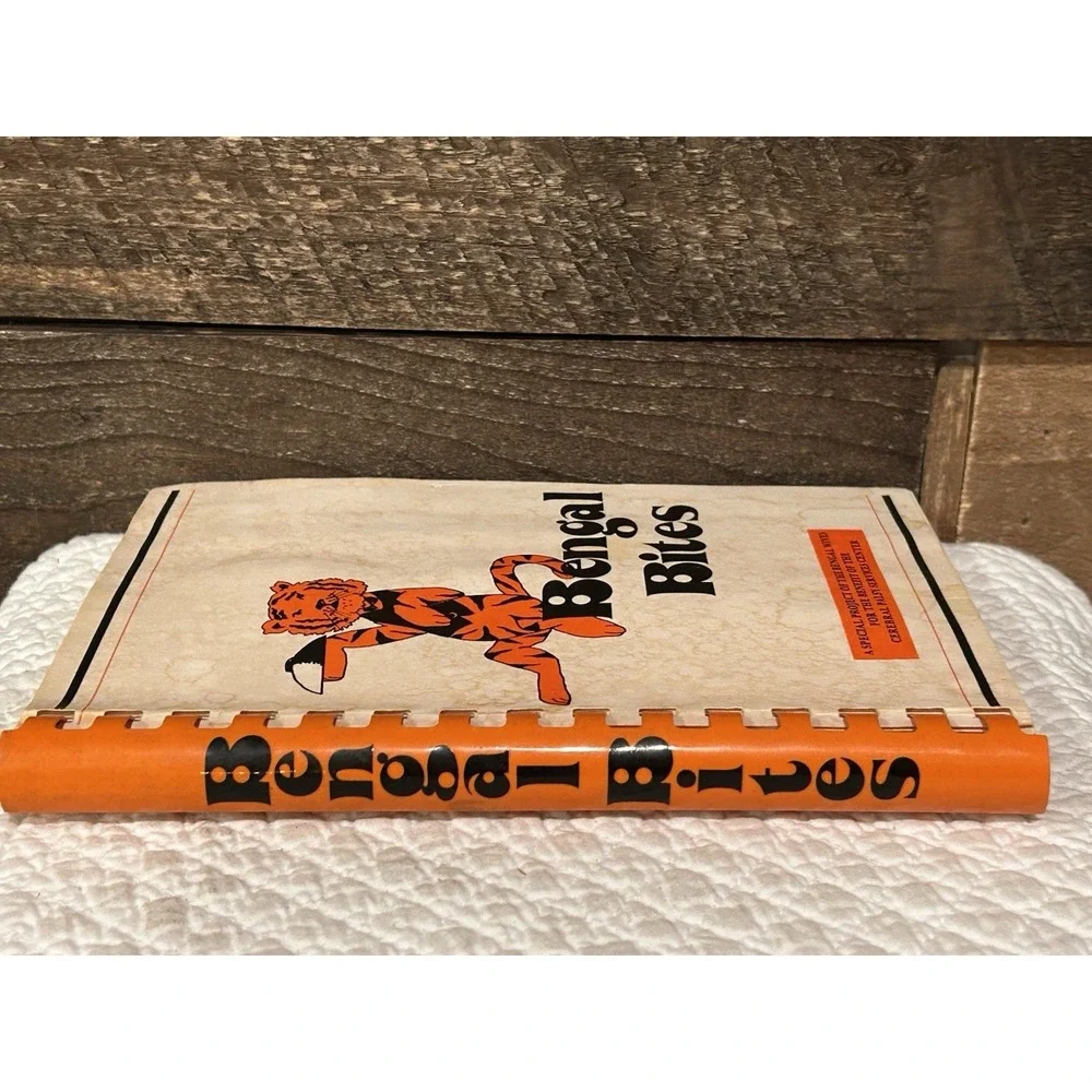 1984 Bengal Bites‎ Cincinnati Bengals Wives' Cookbook Spiral Bound 127 Pages